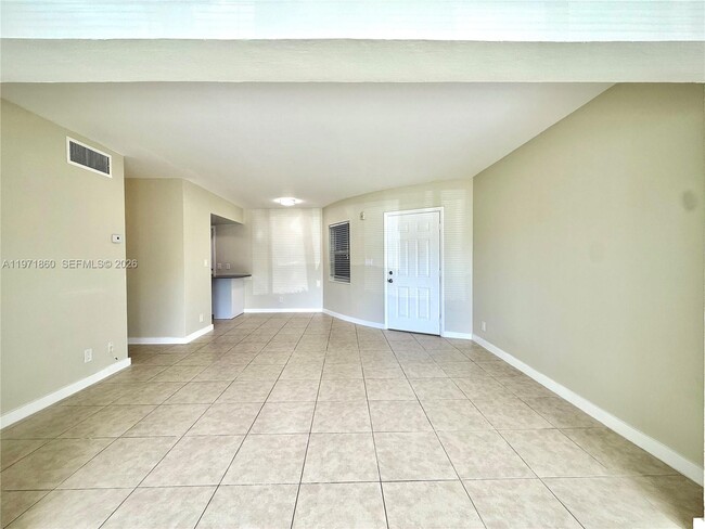 Photo - 900 NE 18th Ave