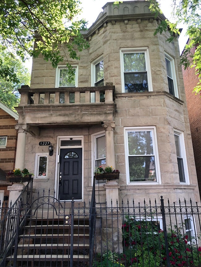 Building Photo - 1227 N Rockwell St Rental