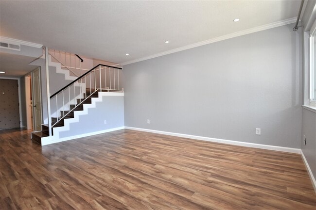 5030 Greenberry Dr