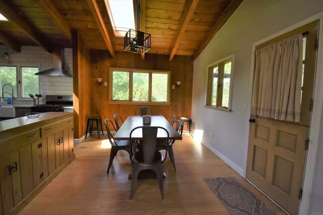 Photo - "Hoosier Daddy"- This fully furnished, tur...