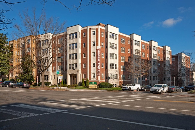 Building Photo - La Reine Apartments