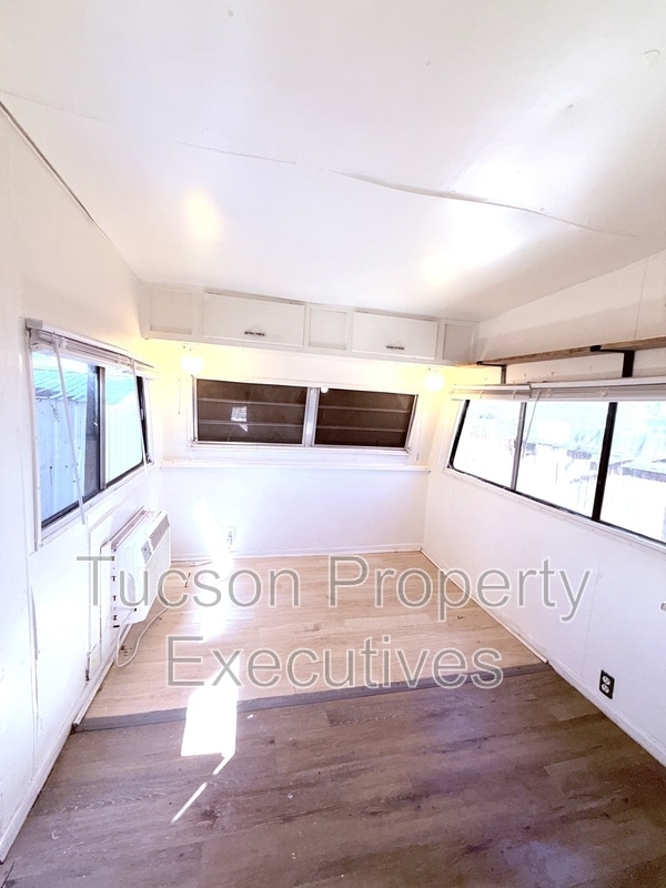 Photo - 1454 W Kilburn St