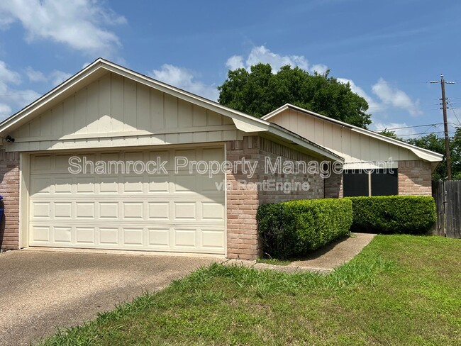 Photo - 1102 Chapel View Dr House