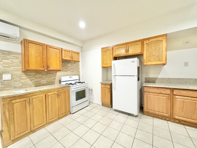 Photo - 1023 Larch St Unit 4