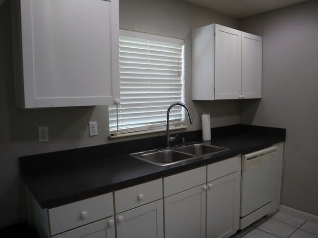 Photo - Cute 3 bedroom 2 bath 1 Car Garage  $1`650.00 Call Carole Arcaro 386-216-4900 Deltona Lakes Realty
