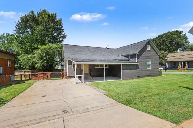 Photo - 2816 Yadkin Ave