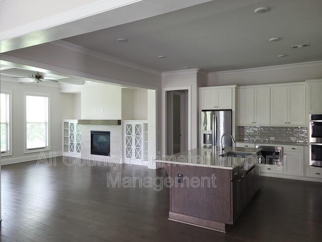 Photo - 819 Olmsted Ln