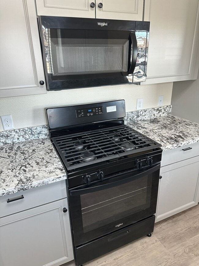 Photo - 2413 Oakmont Cir