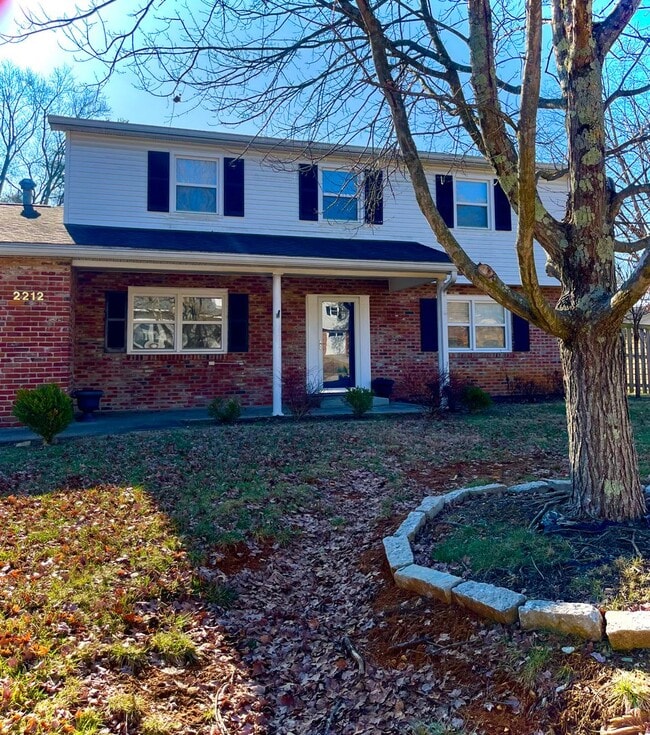 Building Photo - Well-Appointed East-Side Home with Exceptional Living Space in Sycamore Knolls
