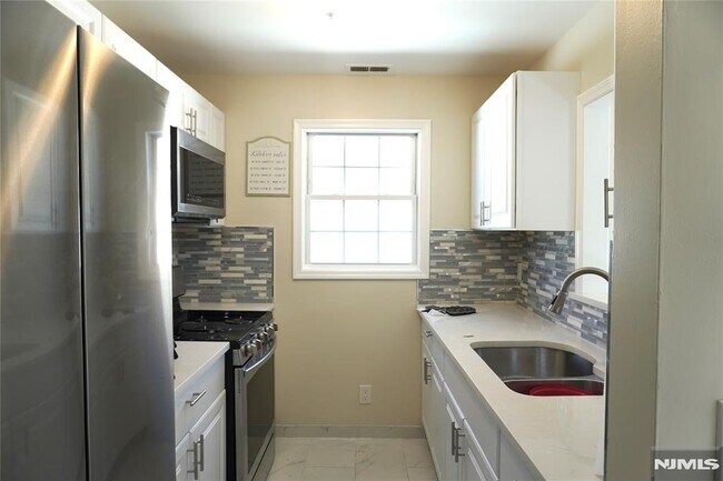 Photo - 399 S 6th St