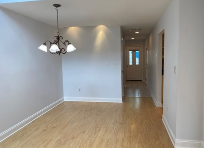 Photo - 261 Hedgerow Rd