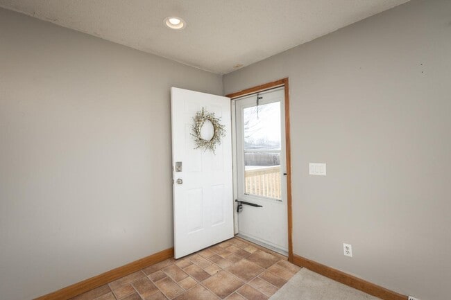 Photo - 122 Willa Ln