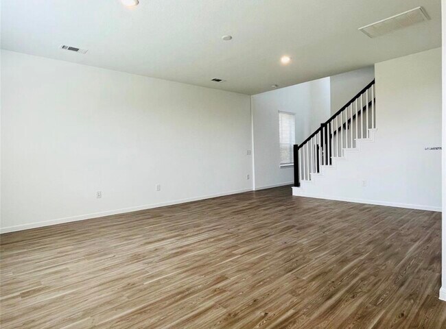 Photo - 1040 Greenshank Dr