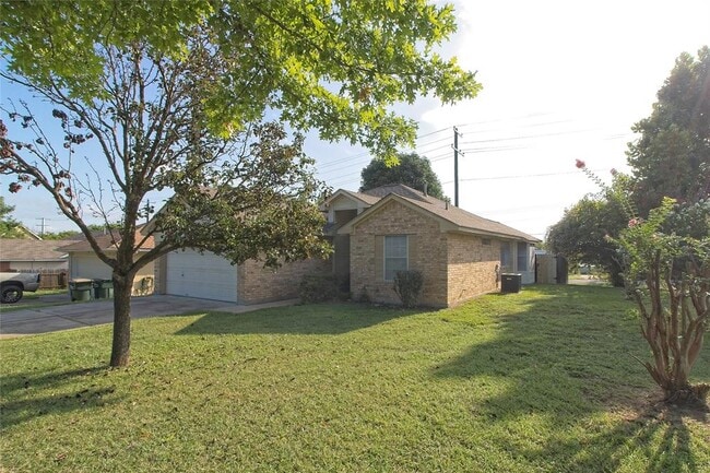 Photo - 300 Caladium Ct