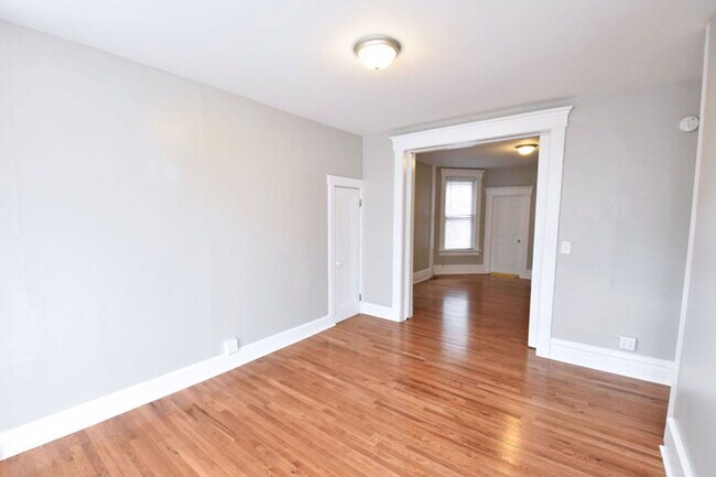 Photo - 2355 N High St