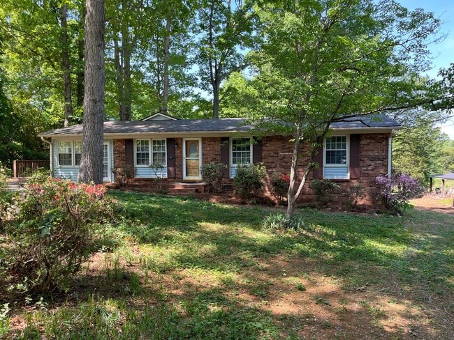 Photo - Charming 3-bedroom, 1.5-bathroom property in Pfafftown