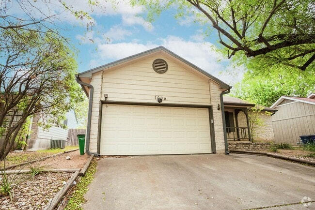 Building Photo - Spacious 3-Bedroom Single Family Home in S...