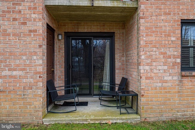 Building Photo - 1906 Valley Dr Unit 1906