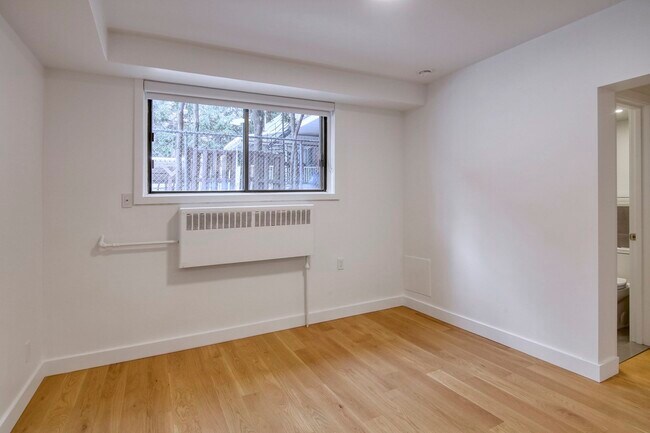 Photo - 3250 Van Horne