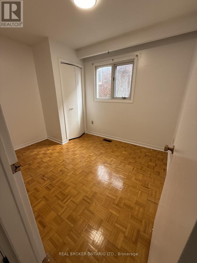 Photo - 214 Fairglen Ave