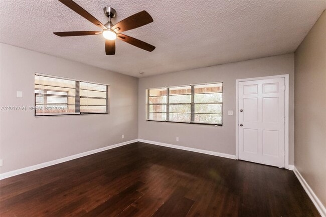 Photo - 830 E Evanston Cir