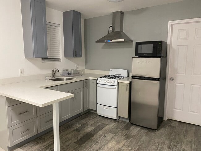 Photo - 12351 Oxnard St Apartments Unit B