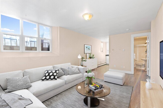 Photo - 594-598 S Lincoln