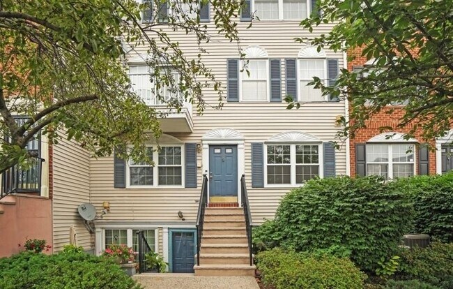 92 Callahan Ct