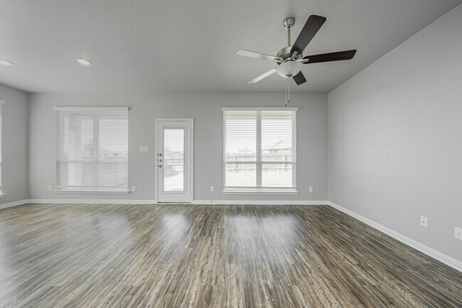 Photo - 624 Hollyhock Dr