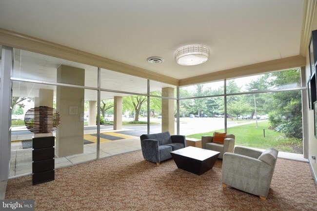 Building Photo - 6621 Wakefield Dr Unit 109