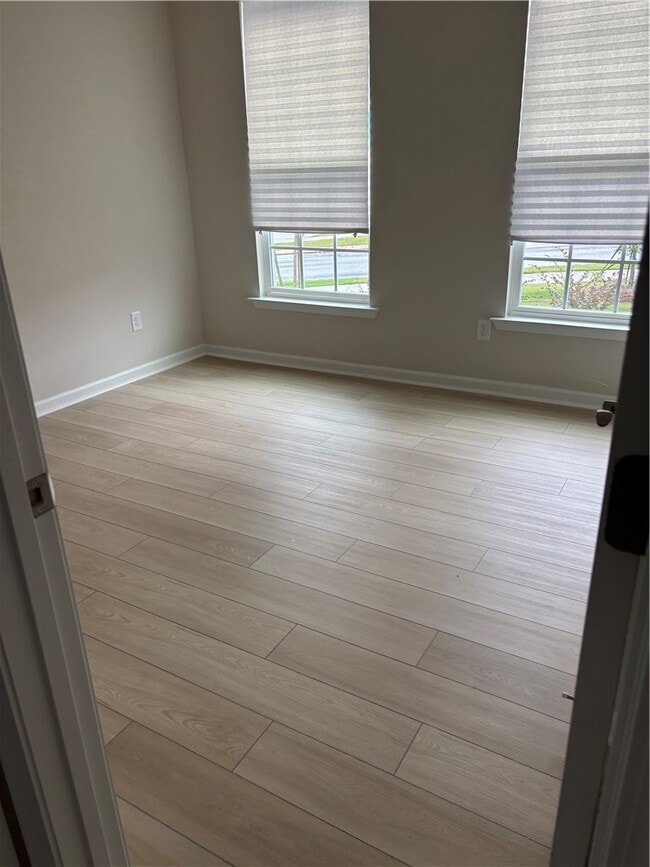 Photo - 102 Penrose Cir