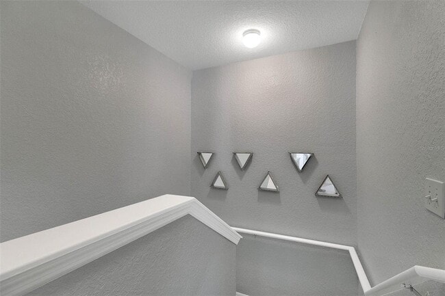 Photo - 4561 Yellowgold Rd E