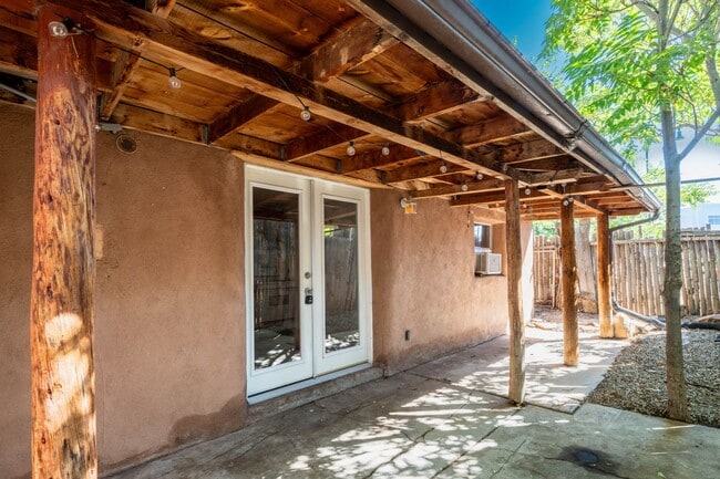 Photo - Quaint Studio in Prime Location Unit C