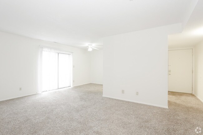 Building Photo - 908 N Broadway Ave