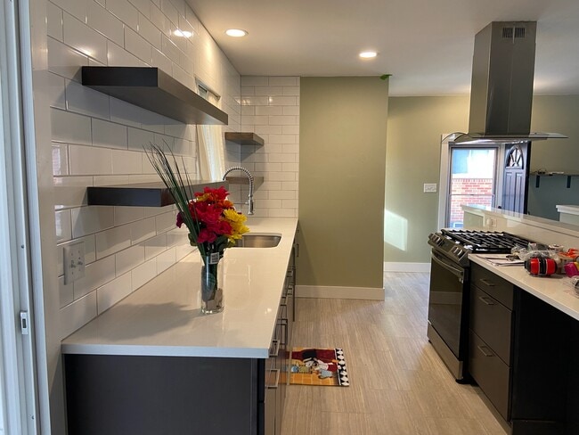 Photo - 1103 Ravenwood Ave Unit Entire House