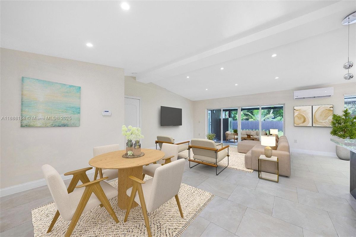 Photo - 840 NE 159th St