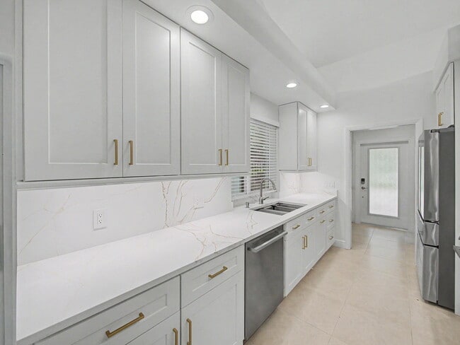 Photo - 303 Leeward Dr