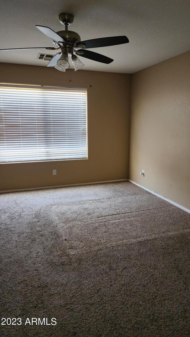 Photo - 447-15116 Fillmore St