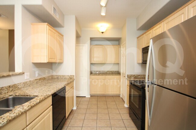 Photo - 420 W 1st St