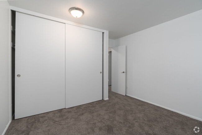 2BR, 1BA - 1100SF - Bedroom