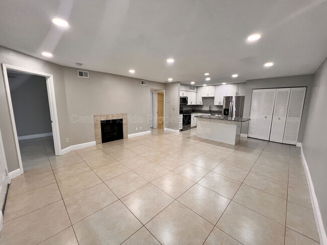 Photo - 300 Lakepointe Dr Unit 103