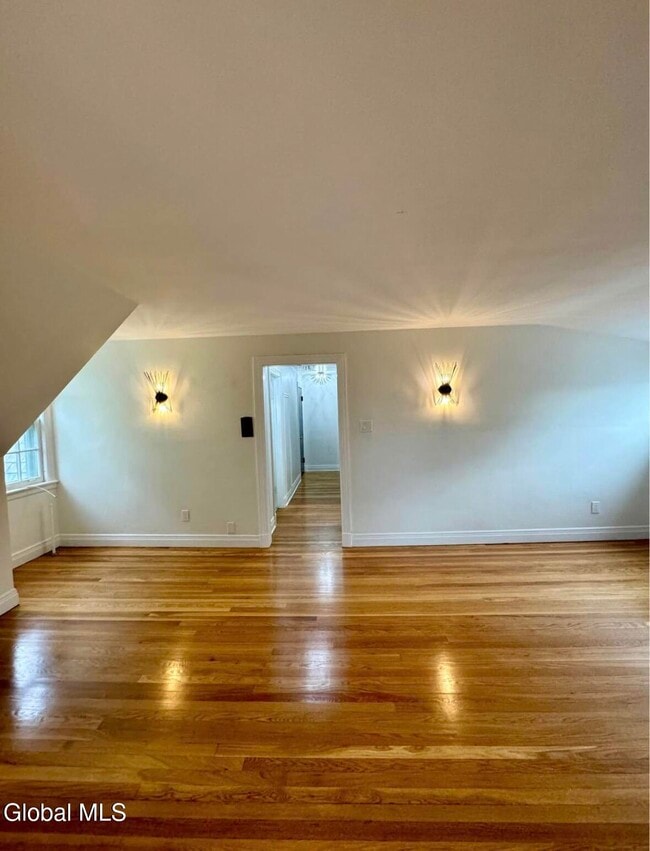 Building Photo - 612 Union St Unit 9