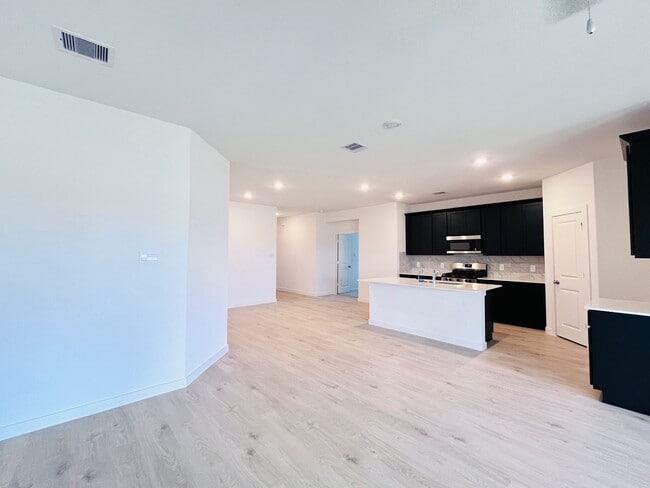 Building Photo - 30634 Windermere Rental