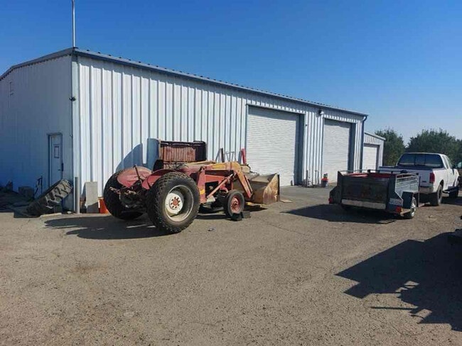 Building Photo - 12650 Hanford Armona Rd Rental