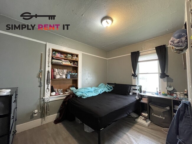 Photo - 3 Bedroom House On Campus, Free Parking! A...