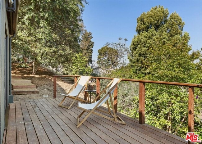 Photo - 2467 Silver Ridge Ave