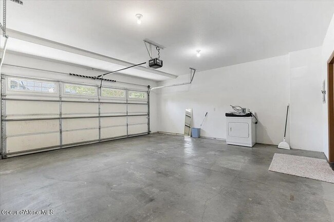 Photo - 3-Bedroom Townhome with Garage – Prime Coeur d’Alene Location