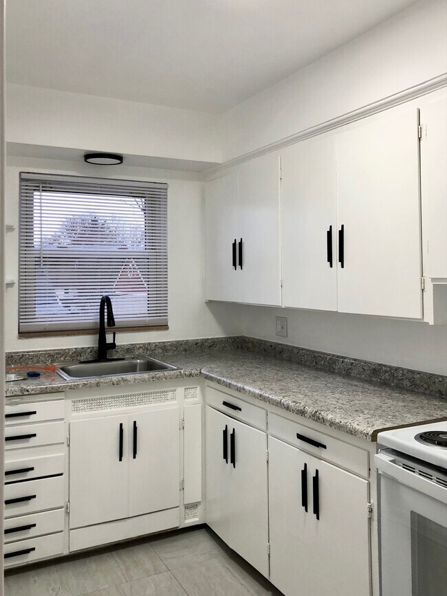 Photo - 3028 Pemberton Dr Unit 6