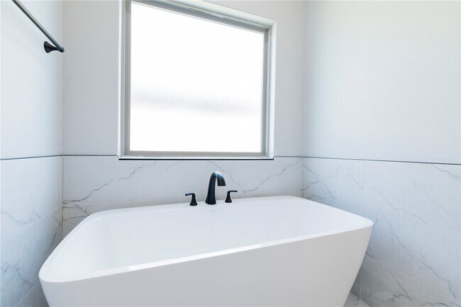 Photo - 808 Kelley Ann St