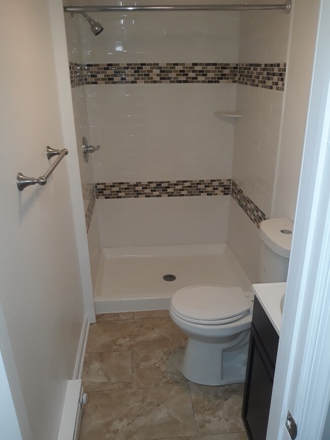 Bathroom - 1325 E Mt Pleasant Ave Unit #B